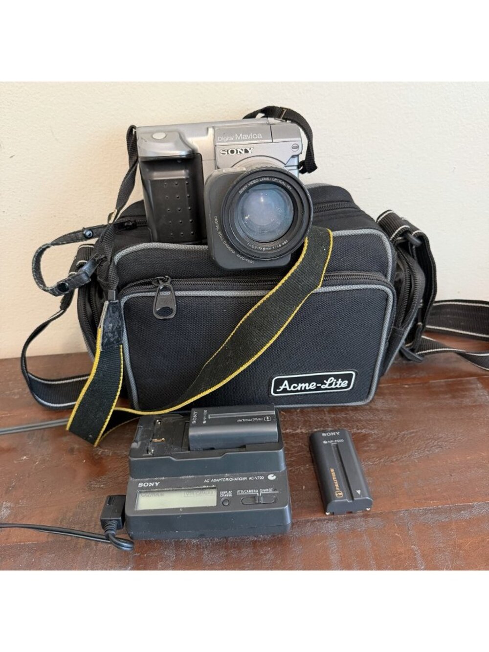Sony Mavica MVC FD91 Digital Camera Bundle Battery Charger Bag Untested